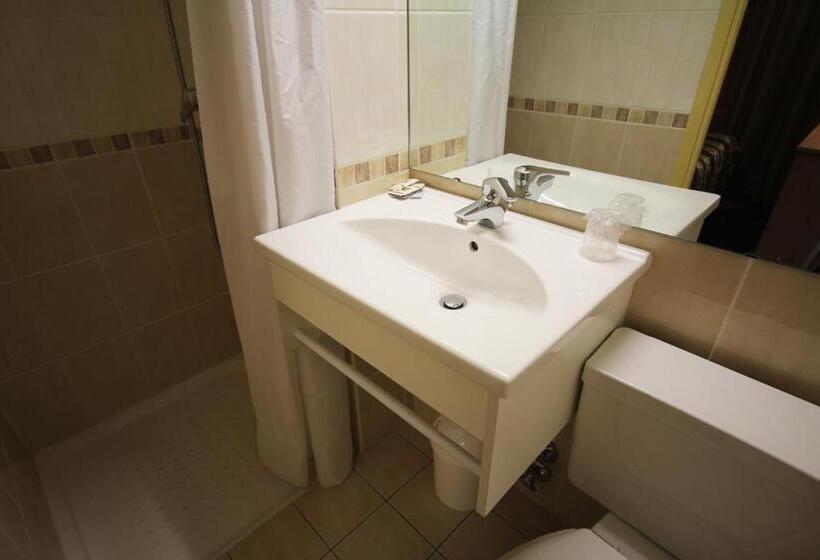 اتاق استاندارد یک نفره, Des Trois Gares