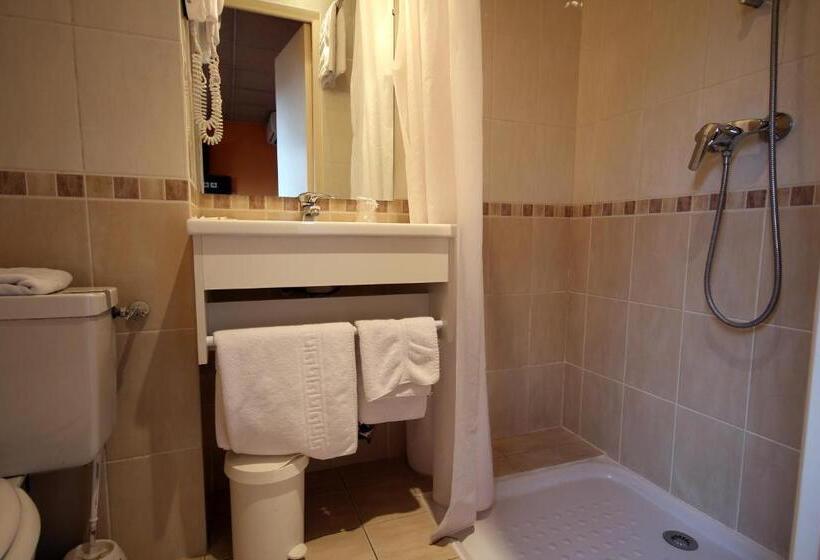 اتاق استاندارد, Des Trois Gares