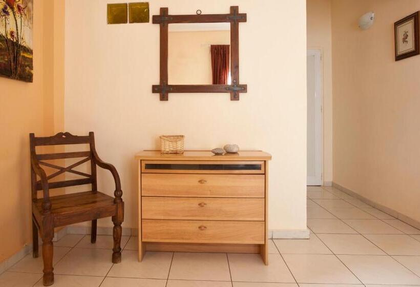 غرفة قياسية رباعية, Elizabeth