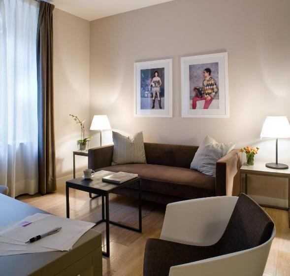 جناح جونيور, Escalus Luxury Suites Verona