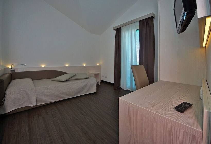 컴포트 싱글 룸, Europa