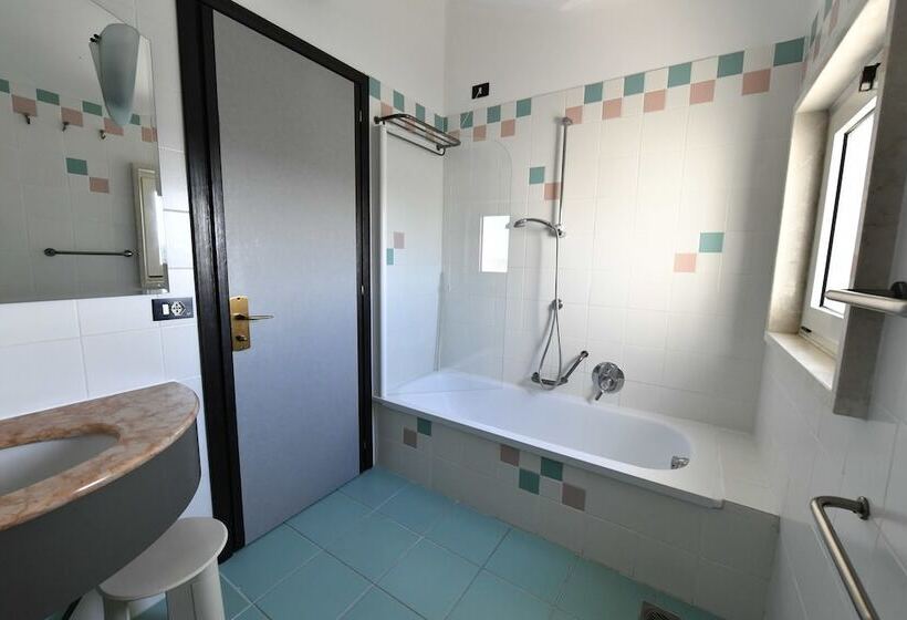 프리미엄 4인룸, Europa