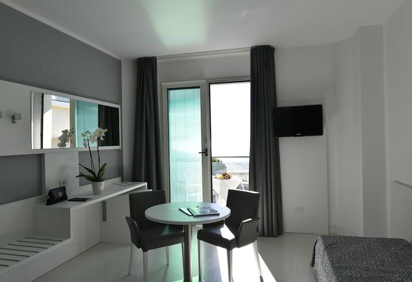 컴포트 트리플 룸, Europa