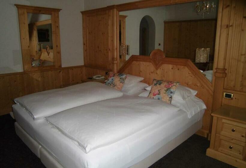 غرفة سوبيريور, Evaldo