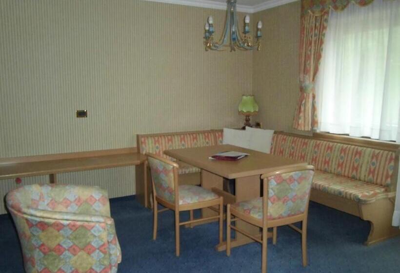 غرفة عائلية, Evaldo