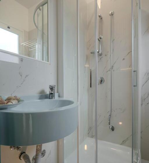 חדר משפחתי, Faber