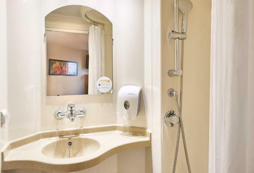 اتاق استاندارد سه نفره, Premiere Classe Le Mans Ouest Universite