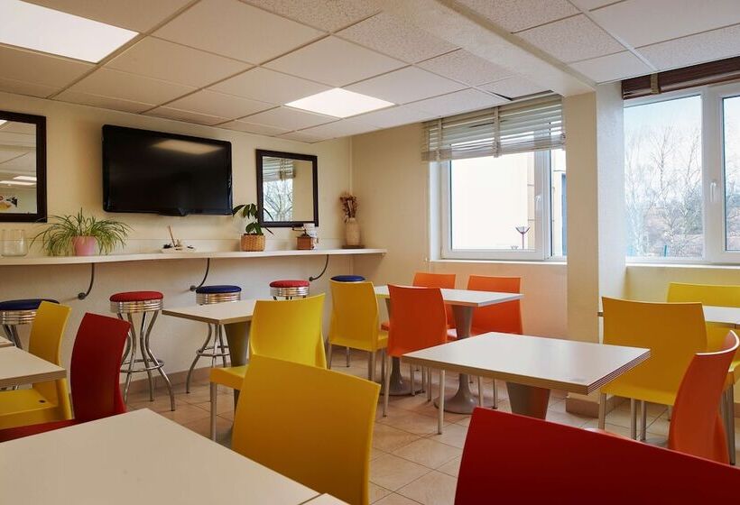 Номер Стандарт, Premiere Classe Le Mans Ouest Universite