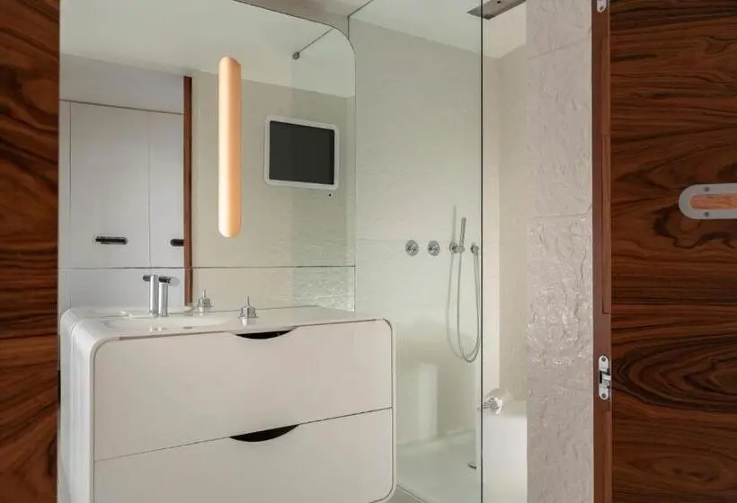 Suite Deluxe, I-Suite