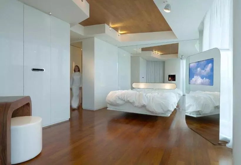 Suite Junior, Isuite