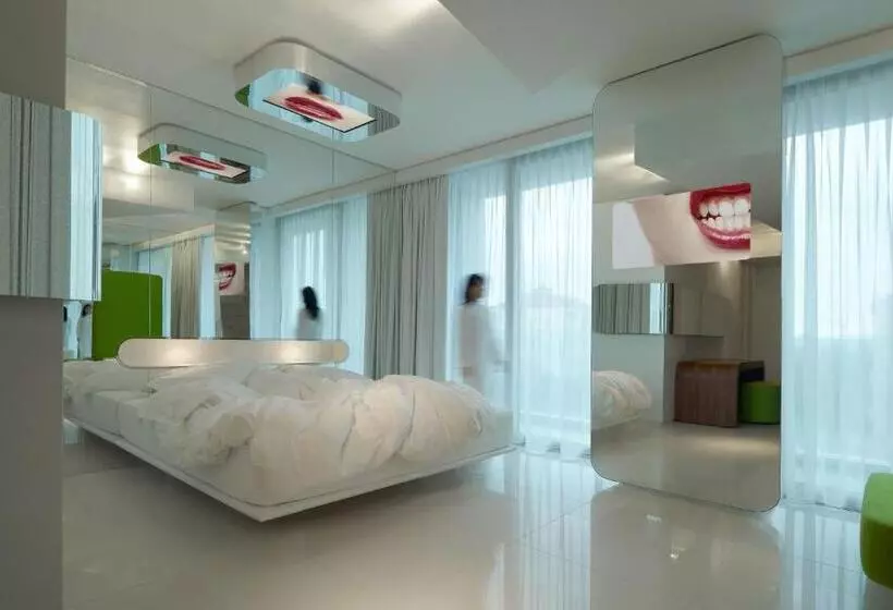 Suite, Isuite