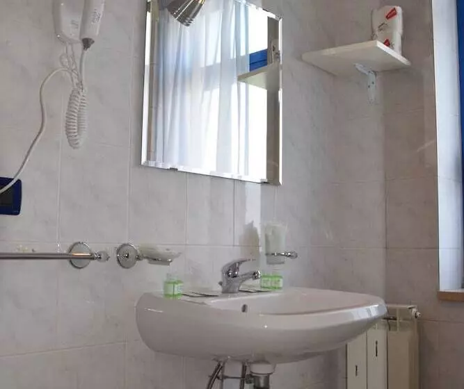 اتاق استاندارد یک نفره, Miramare