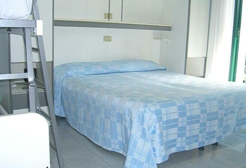 غرفة قياسية رباعية, New Tiffany's Park