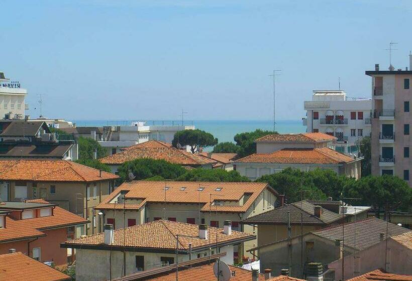 غرفة قياسية رباعية, New Tiffany's Park