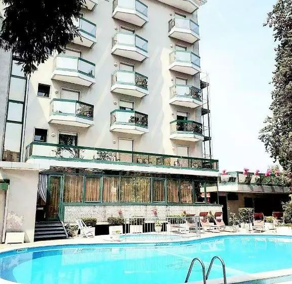 اتاق استاندارد با چشم‌انداز استخر, New Tiffany's Park