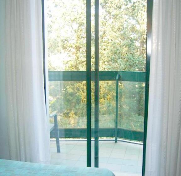 غرفة رباعية قياسية بإطلالة على المسبح, New Tiffany's Park