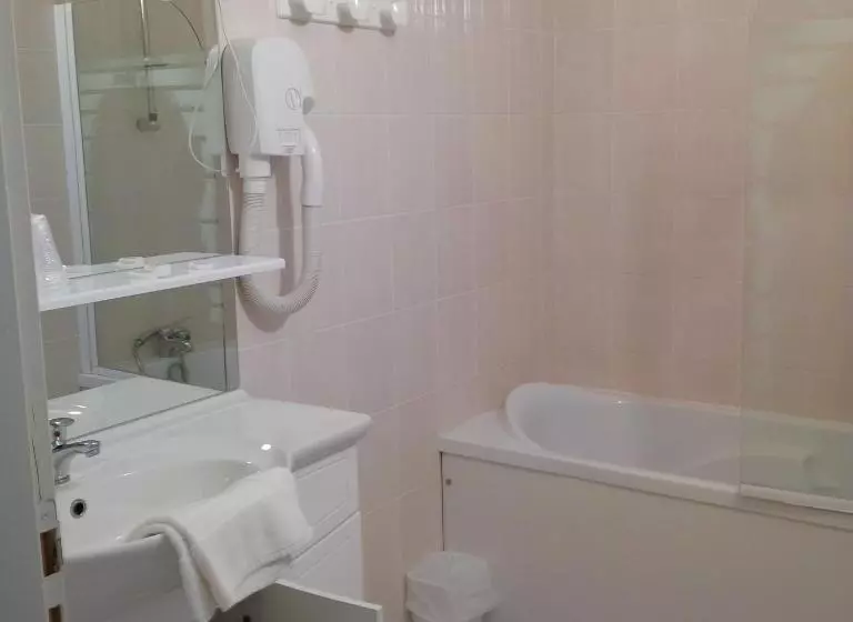 スタンダード４人部屋, Prim Hotel Reims