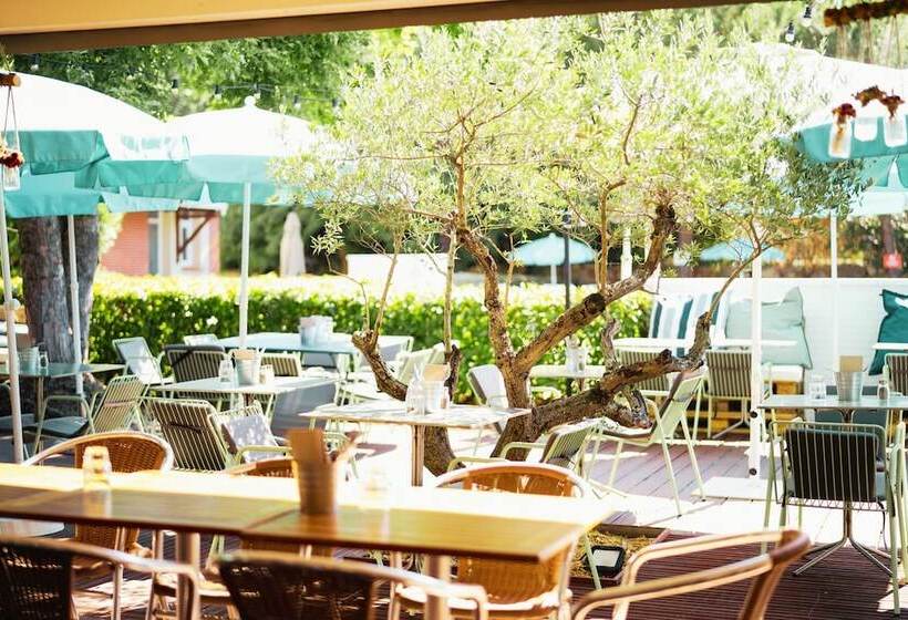 Семейный Номер, Sporting House