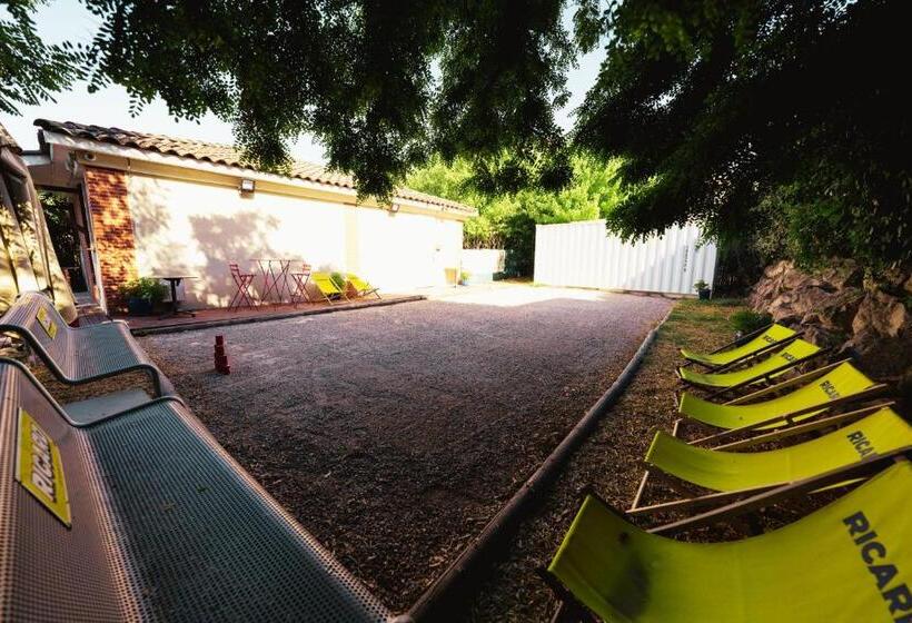 اتاق خانوادگی, Sporting House