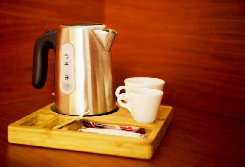 اتاق خانوادگی, Sporting House