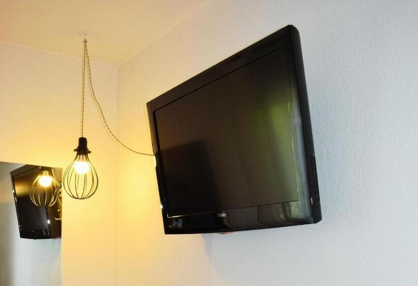 اتاق خانوادگی, Sporting House