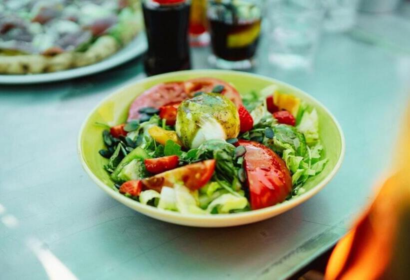 اتاق خانوادگی, Sporting House