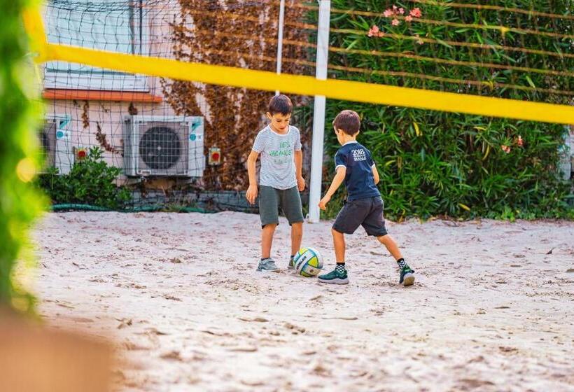 اتاق خانوادگی, Sporting House