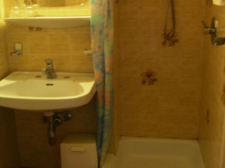 スタンダードトリプルルーム, Villa Emilia