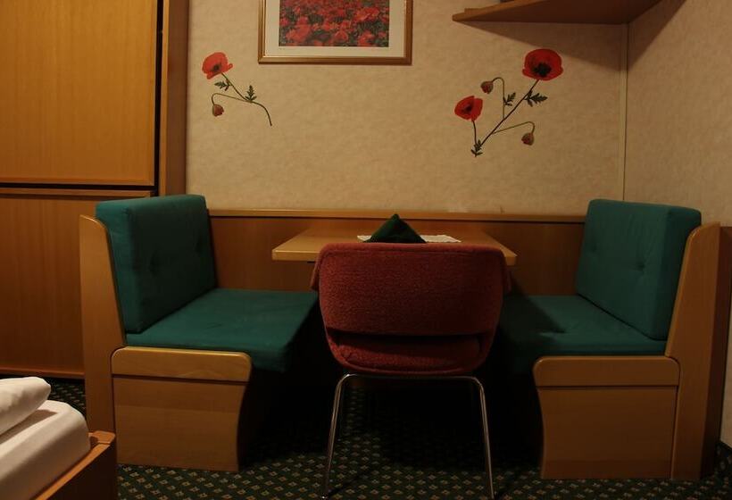 スタンダードトリプルルーム, Villa Emilia