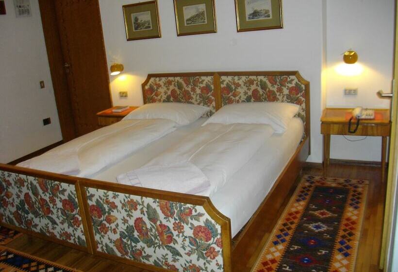 スタンダードトリプルルーム, Villa Emilia