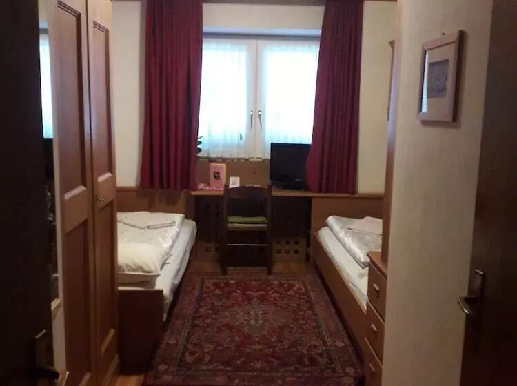 エコノミールーム, Villa Emilia