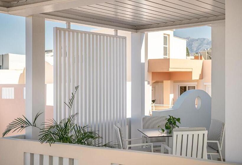 סוויטה דלוקס, Nontas Apart