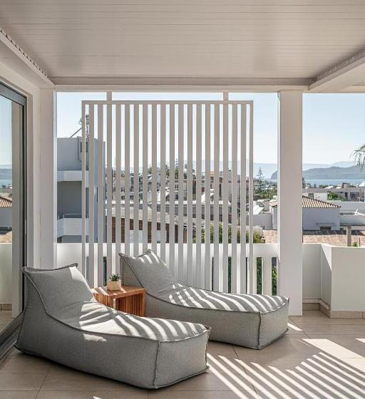 סוויטה דלוקס, Nontas Apart