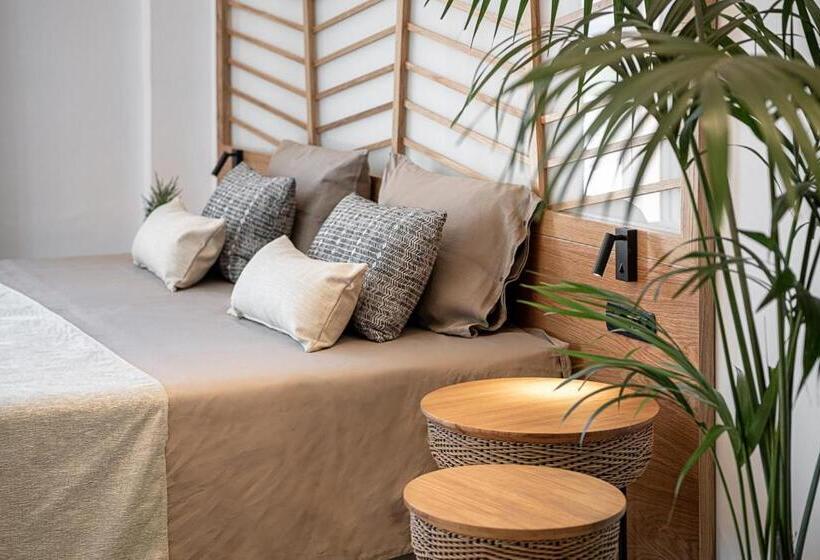 חדר דלוקס, Nontas Apart