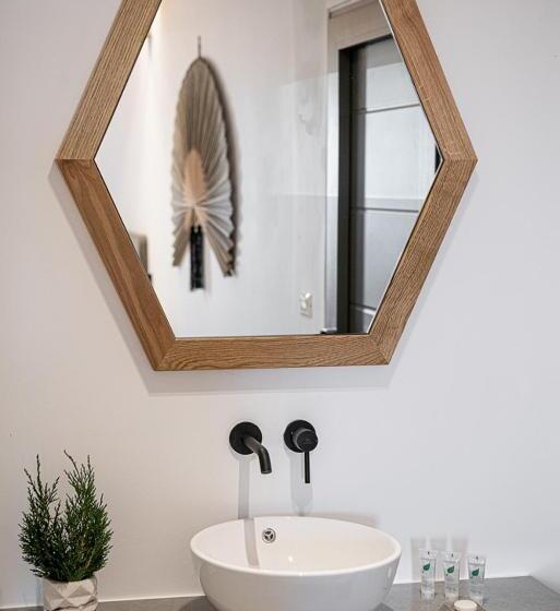 חדר דלוקס, Nontas Apart