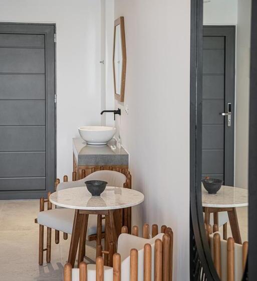 חדר דלוקס, Nontas Apart