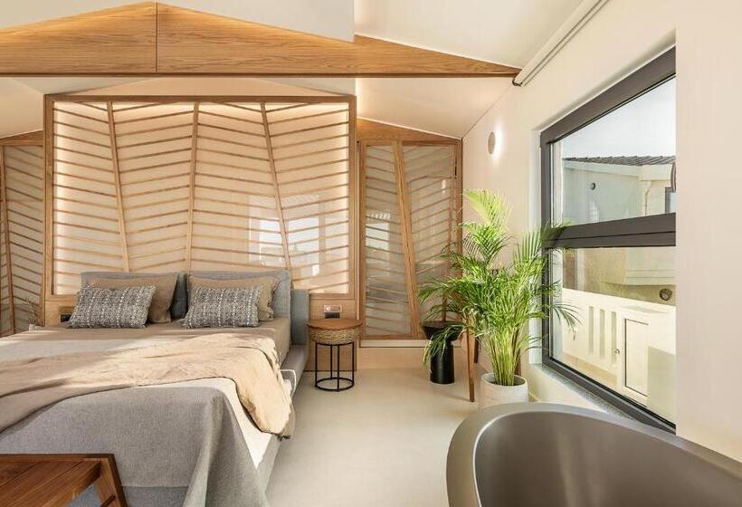 סוויטה דלוקס, Nontas Apart