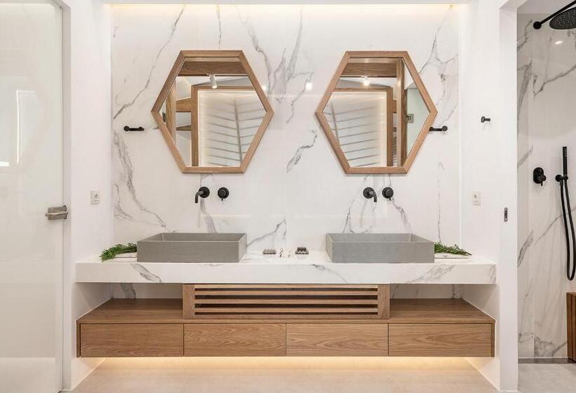 סוויטה דלוקס, Nontas Apart