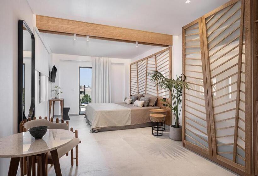 חדר דלוקס, Nontas Apart