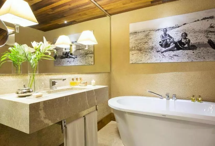 اتاق لوکس با چشم‌انداز دریا, Cap Rocat, A Small Luxury Hotel Of The World