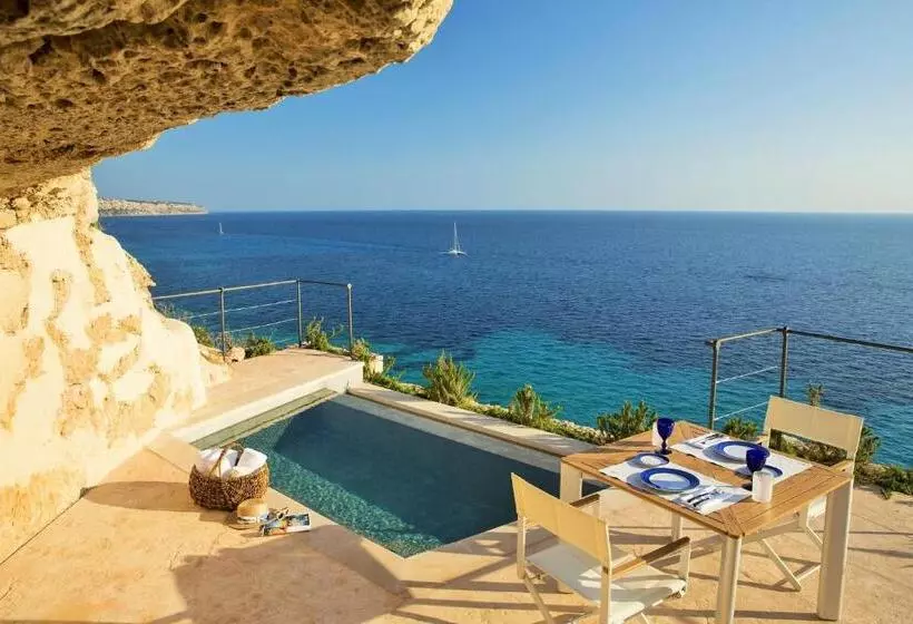 اتاق لوکس با چشم‌انداز دریا, Cap Rocat, A Small Luxury Hotel Of The World