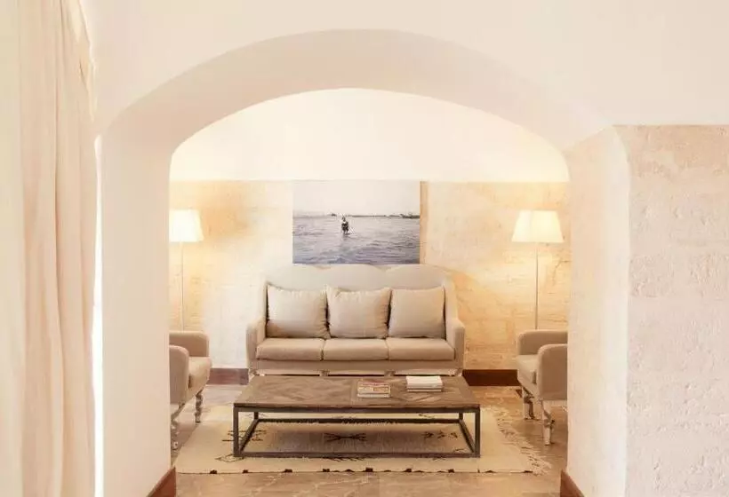سوییت سوپریور با چشم‌انداز دریا, Cap Rocat, A Small Luxury Hotel Of The World