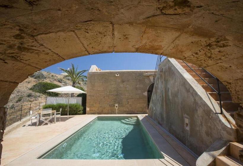 سوییت سوپریور با چشم‌انداز دریا, Cap Rocat, A Small Luxury Hotel Of The World