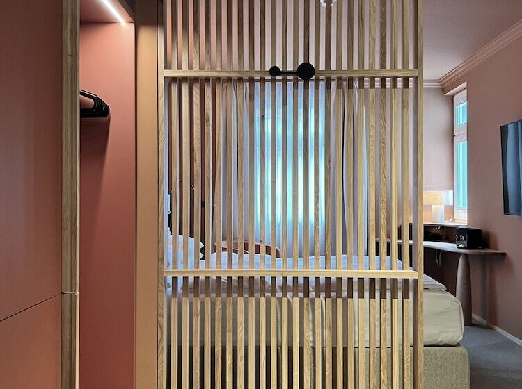 اتاق استاندارد, Adelante Boutique