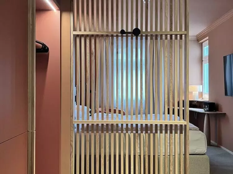 اتاق استاندارد, Adelante Boutique