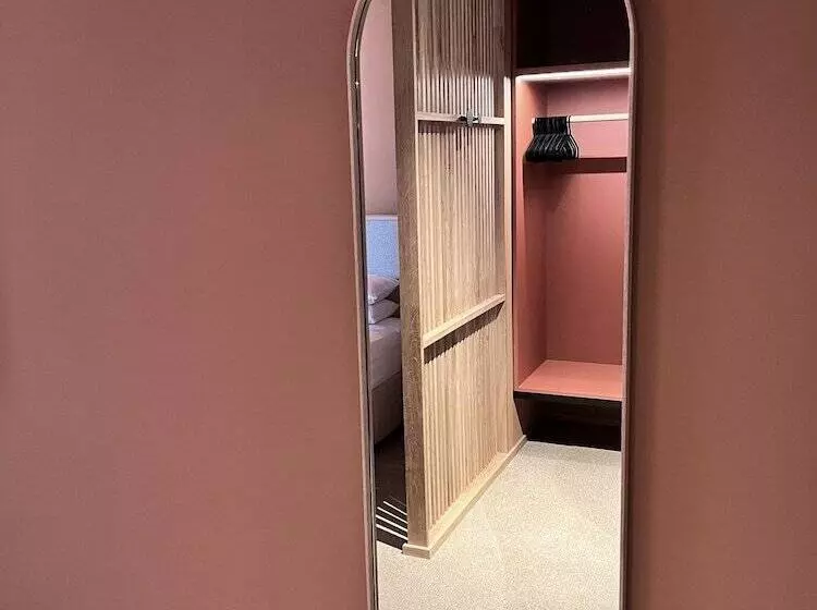 اتاق استاندارد, Adelante Boutique