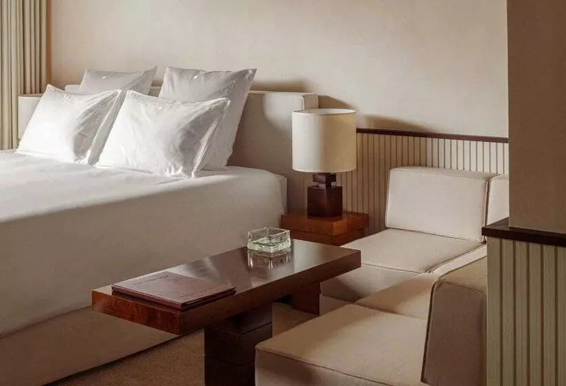 اتاق لوکس, Cap D Antibes Beach