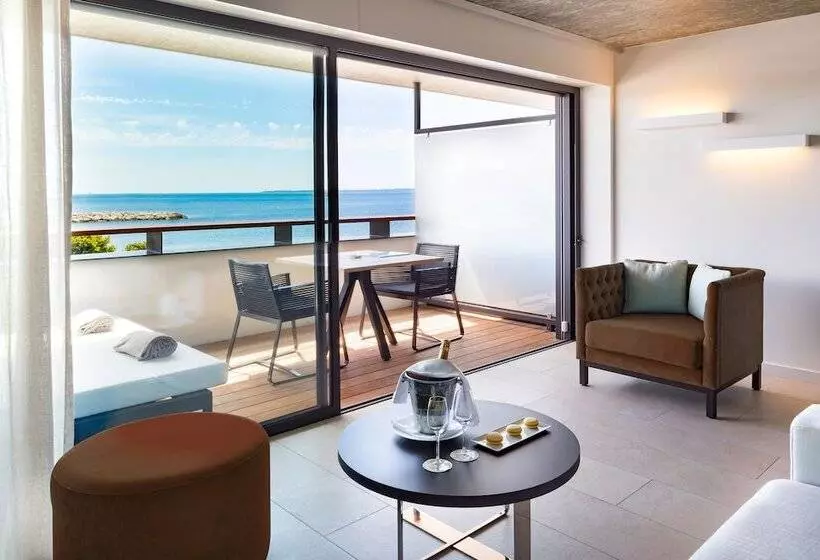 سوییت, Cap D Antibes Beach