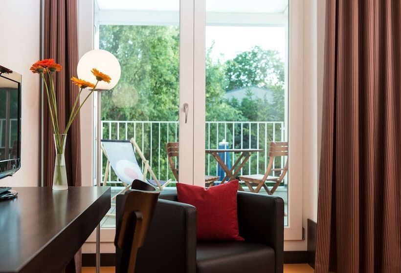 اتاق استاندارد با بالکن و چشمانداز باغ, Grenzfall