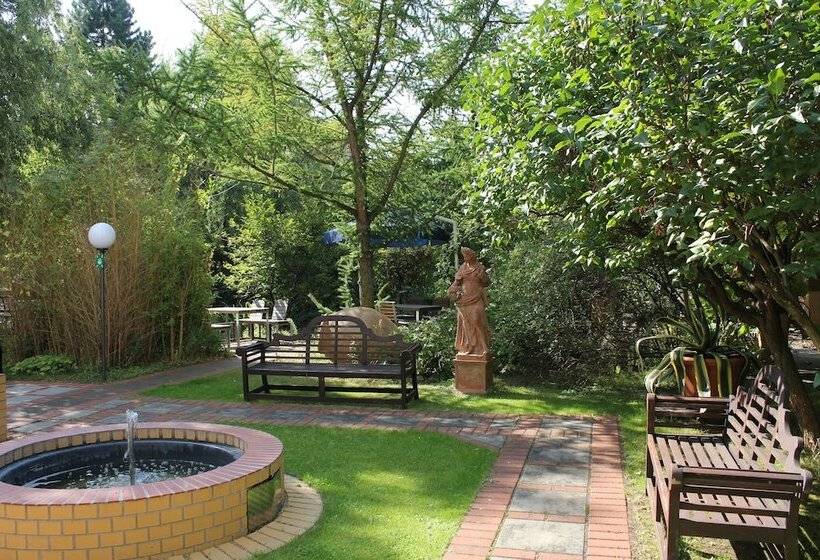 اتاق استاندارد سه تخته با چشمانداز باغ, Grenzfall